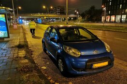 Voetganger gewond bij aanrijding met auto in Amsterdam