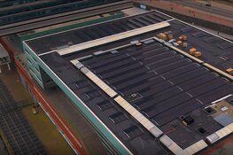 964 zonnepanelen op dak Muziekgebouw aan ‘t IJ en BIMHUIS