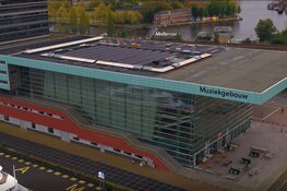 964 zonnepanelen op dak Muziekgebouw aan ‘t IJ en BIMHUIS
