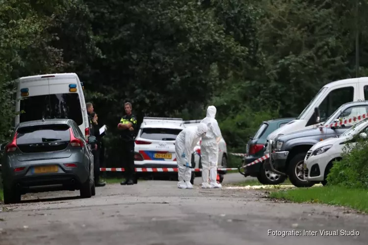 Man in auto Duivendrecht waarschijnlijk doodgeschoten: peuter op achterbank ongedeerd