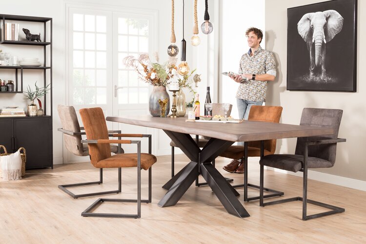 Eetkamerstoelen uit eigen collectie