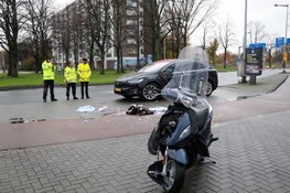 Scooterrijder zwaargewond na botsing in Slotermeer