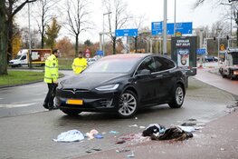 Scooterrijder zwaargewond na botsing in Slotermeer