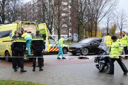 Scooterrijder zwaargewond na botsing in Slotermeer
