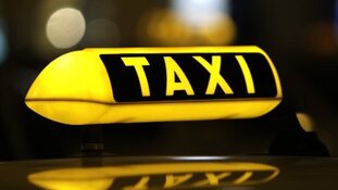 Twee taxichauffeurs verdacht van oplichting