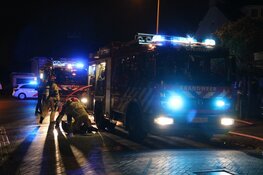 Straat blauw na brand in schuur Diemen