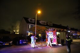 Straat blauw na brand in schuur Diemen