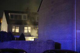 Straat blauw na brand in schuur Diemen
