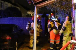 Straat blauw na brand in schuur Diemen