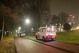 Fietser gestoken in bovenlijf in Amsterdam