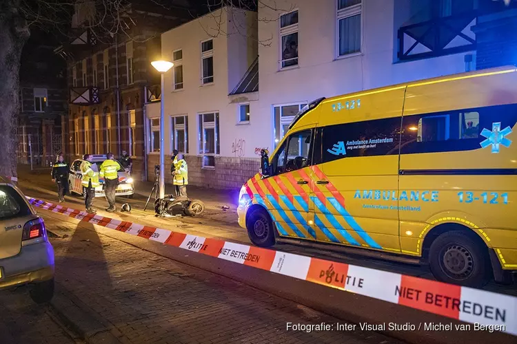Scooterrijder ernstig gewond bij ongeval Veelaan