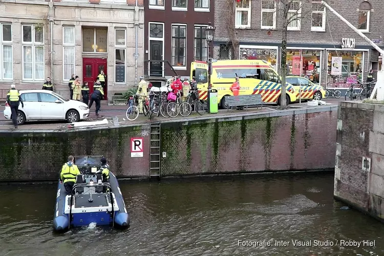 Drenkeling uit water Korte Prinsengracht gehaald
