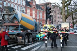 Fietser gewond na aanrijding met betonwagen