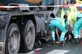 Fietser gewond na aanrijding met betonwagen