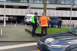 Marechaussee zet omgeving parkeergarage Schiphol af om verdacht pakketje in auto
