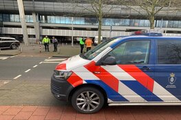 Marechaussee zet omgeving parkeergarage Schiphol af om verdacht pakketje in auto