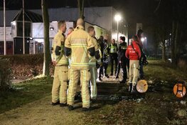 Auto te water gereden in Amsterdam-Zuidoost