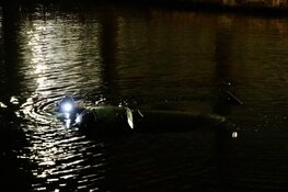 Auto te water gereden in Amsterdam-Zuidoost