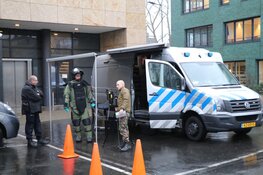 Verdachte brief bij hotel Amsterdam, explosievenverkenner ter plaatse