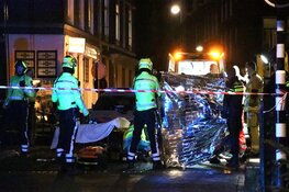 Zwaargewonde man aangetroffen op brug in het centrum van Amsterdam