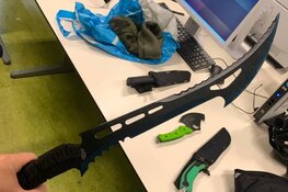 Politiekorpsen: &#39;Ouders, ga in gesprek met je kind over messen&#39;