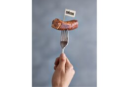 Eerste’bloedende’ vegan burger en saucijs in de supermarkt; Moving Mountains®