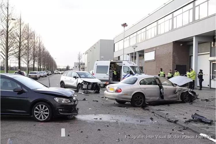 Ongeval met drie auto&#39;s Rhoneweg