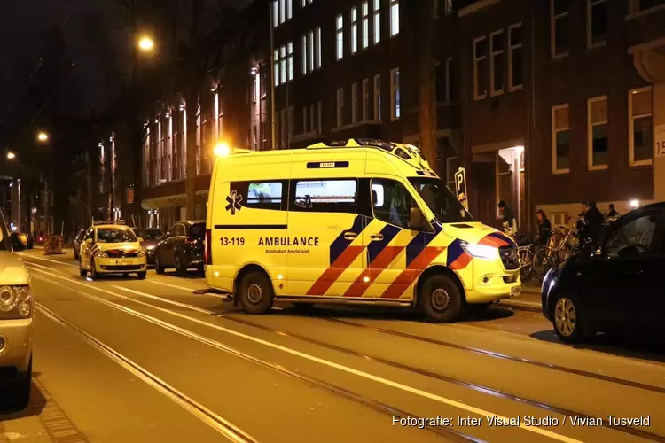 Dader vlucht per motor na straatroof in Amsterdam-Zuid