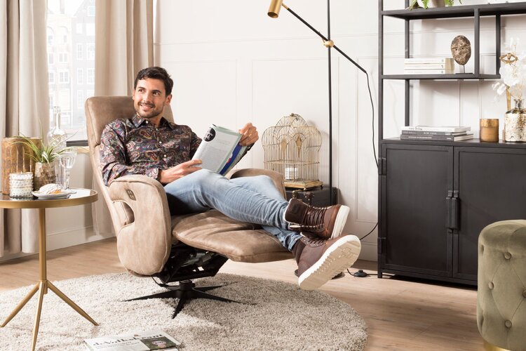 Droom weg in een relaxfauteuil