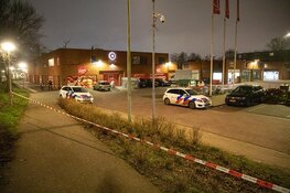 Gewonde bij schietpartij op parkeerterrein in Amsterdam