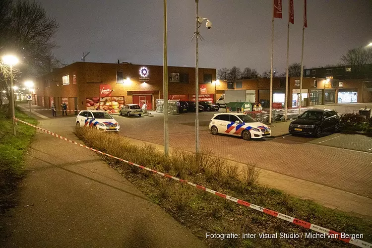 Gewonde bij schietpartij op parkeerterrein in Amsterdam
