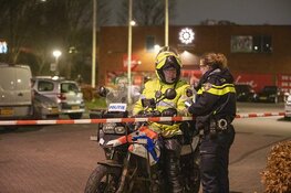 Gewonde bij schietpartij op parkeerterrein in Amsterdam