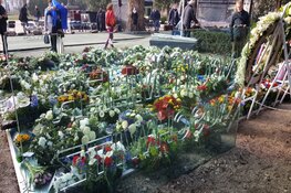 Burgemeester Halsema bij indrukwekkende Holocaustherdenking: "Geen naam mag ooit nog worden weggevaagd"