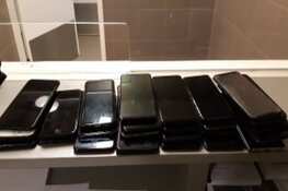 Verdachte met 30 telefoons in wielrenbroek aangehouden