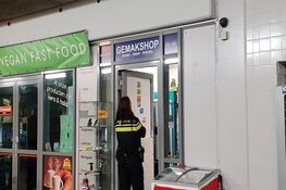 Winkeltje bij station Muiderpoort overvallen
