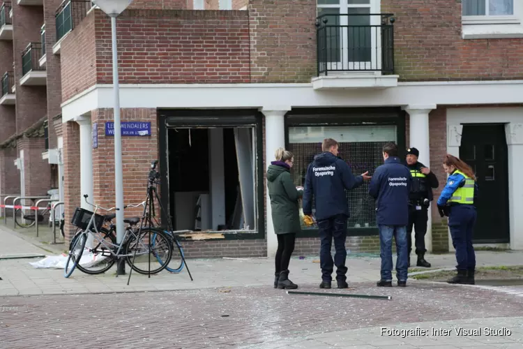Gevel uit salon in Amsterdam geknald