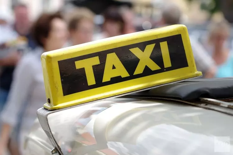 Vijf Amsterdamse taxichauffeurs aangehouden wegens rijden onder invloed van drugs