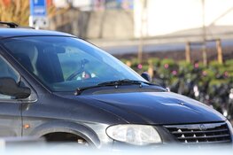 Plaat waait van dak hotel nabij RAI