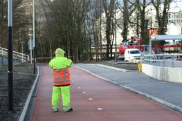 Plaat waait van dak hotel nabij RAI