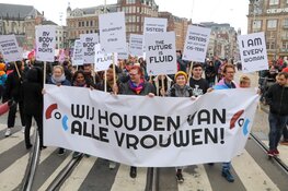Duizenden deelnemers aan Women's March door centrum Amsterdam