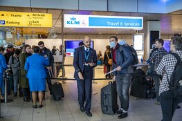 Drukte bij KLM balie na reisverbod naar VS vanwege Corona