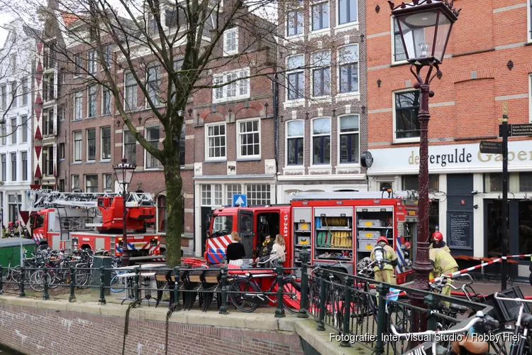 Brand in grachtenpand