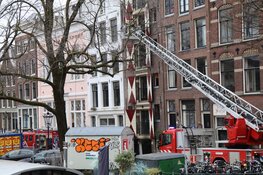 Brand in grachtenpand