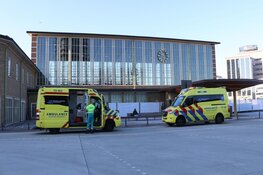 Steekincident bij Amsterdam-Amstel, persoon met spoed naar ziekenhuis