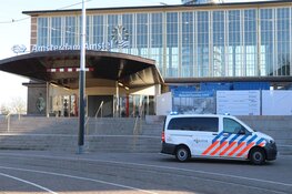 Steekincident bij Amsterdam-Amstel, persoon met spoed naar ziekenhuis