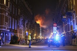 Grote brand in Vondelparkbuurt Amsterdam, brandweer massaal uitgerukt