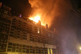Grote brand in Vondelparkbuurt Amsterdam, brandweer massaal uitgerukt