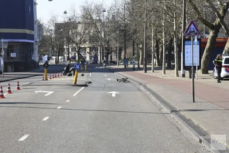 Fietsster gewond bij aanrijding met motorscooter