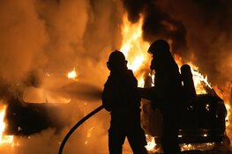 Ravage na brand in Oostzaan: vier auto&#39;s in de fik