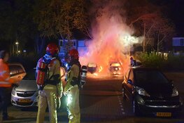 Ravage na brand in Oostzaan: vier auto&#39;s in de fik